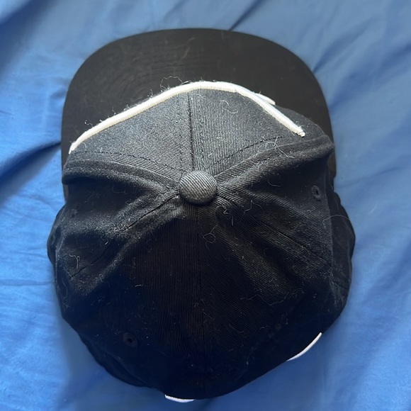 Zhats Z Fit size M/L black and white bull Hat - Picture 5 of 5